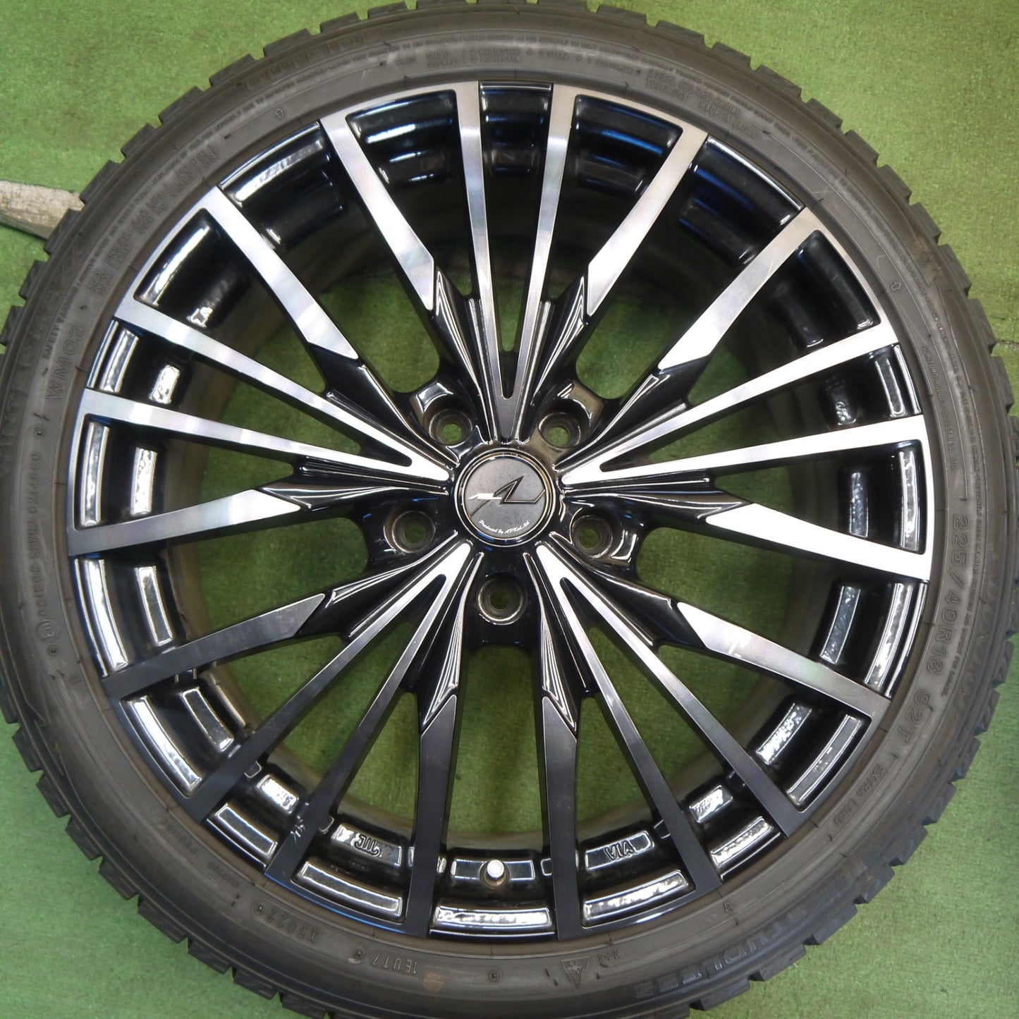 バリ溝！22年！キレイ！9.5分◎スタッドレス 225/40R18 ダンロップ ウインターマックス WM02 AXEL アクセル 18インチ PCD114.3/5H◎6061603Hス