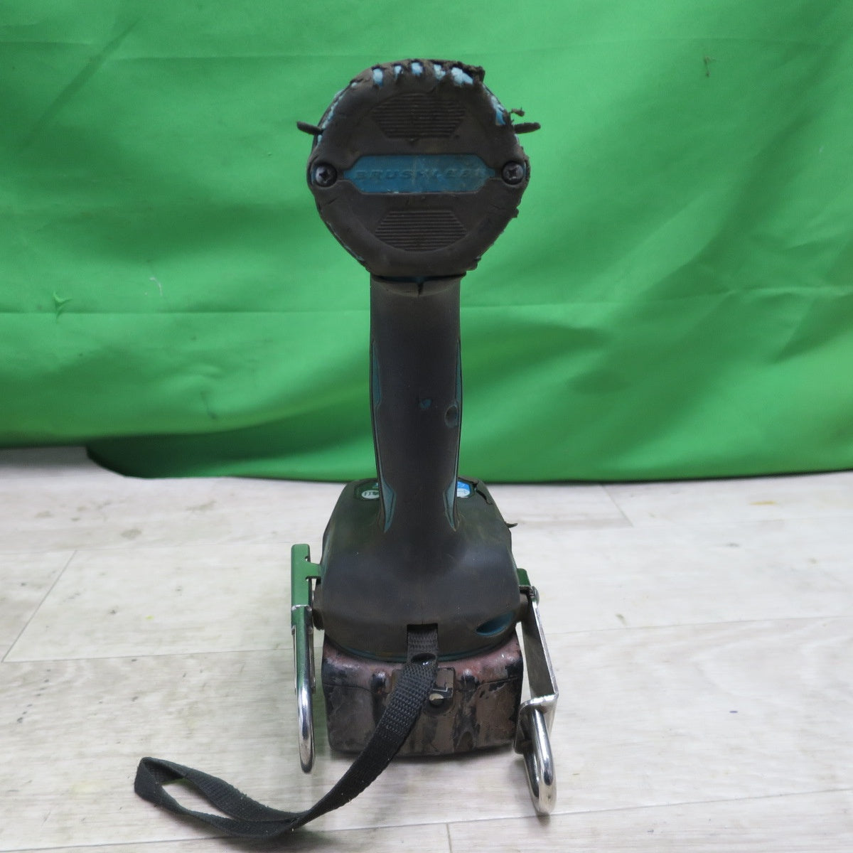 [送料無料] ☆マキタ 充電式 インパクト レンチ 18V TW300D 充電器 バッテリー ケース 付き 電動 工具☆