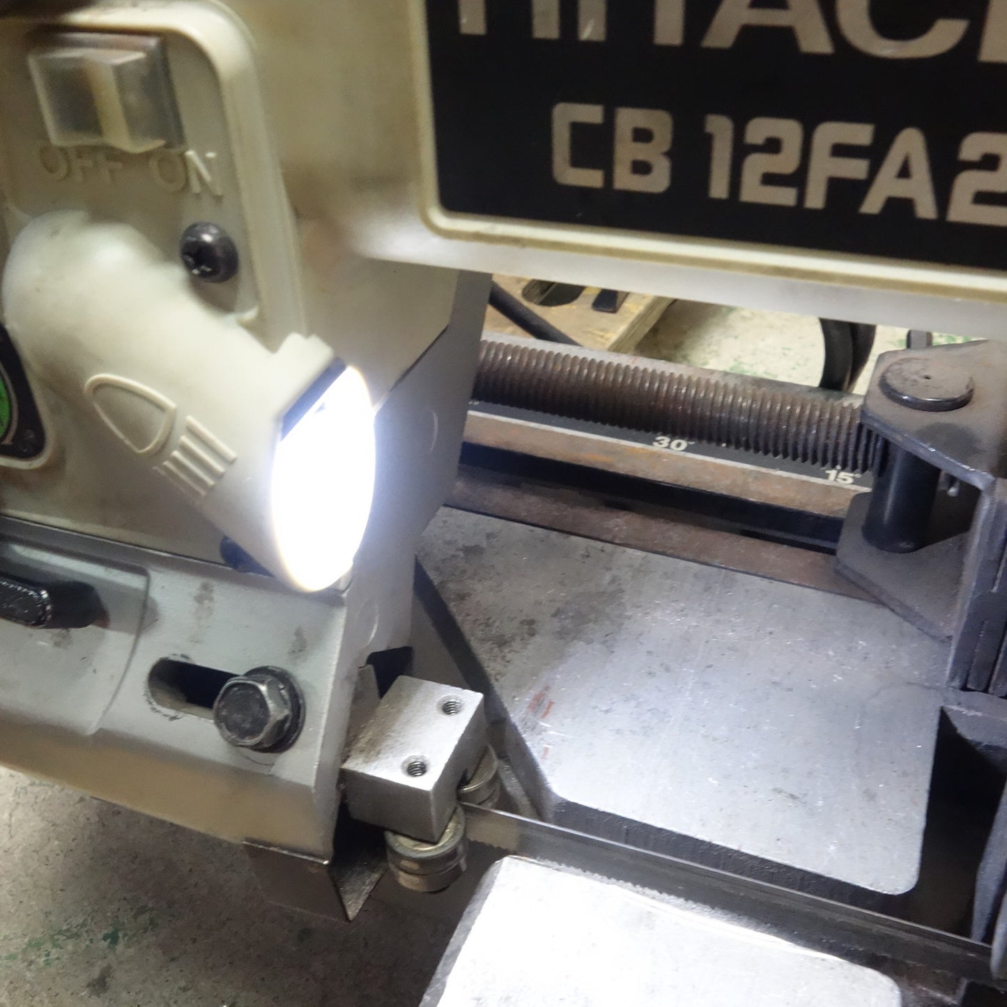 [送料無料] ☆日立工機 120mm ロータリ バンドソー 100V  CB12FA2 ベース付き 切断機 HITACHI 電動 工具☆