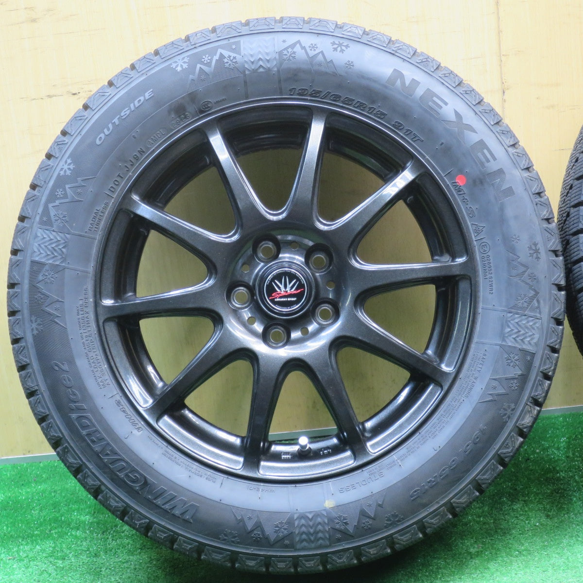 バリ溝！23年！キレイ！9.5分★プリウス 等 LOXARNY SPORT RS-10 195/65R15 スタッドレス ネクセン ウィンガード ice2 ロクサーニ スポーツ 15インチ PCD100/5H★5111903NJス