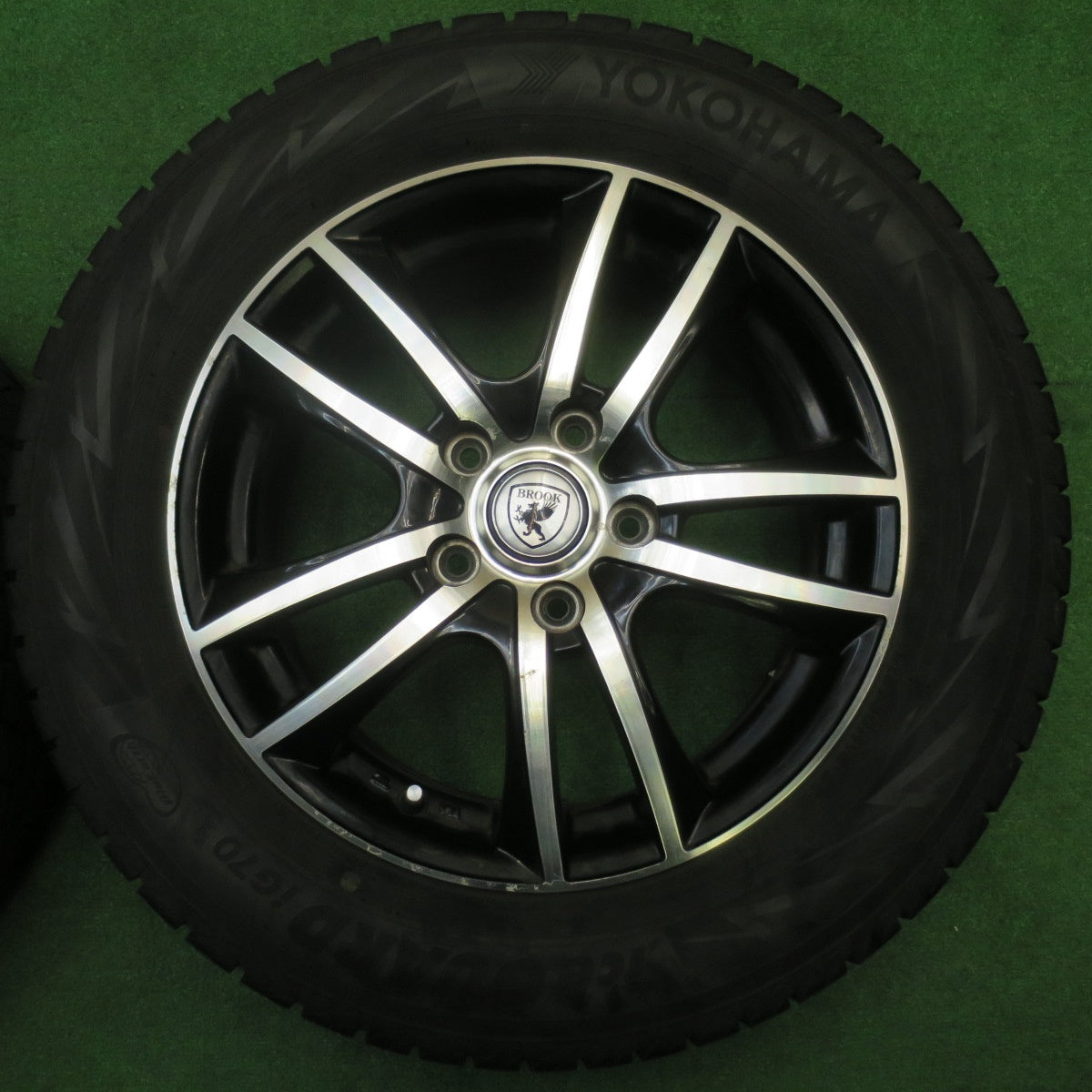 バリ溝！22年！9.5分★スタッドレス 215/60R16 ヨコハマ アイスガード iG70 BROOK ブルック 16インチ PCD114.3/5H★5112703NJス