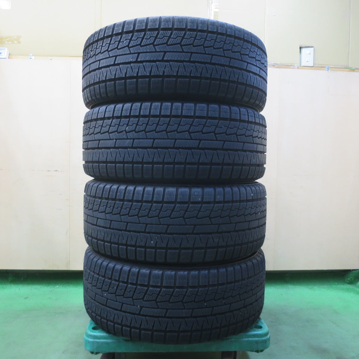 バリ溝！22年！キレイ！9.5分★アウディ A4 等 MAK MFF LOWE FF 245/40R18 スタッドレス ヨコハマ アイスガード iG70 レーヴェ 18インチ PCD112/5H★5123002イス