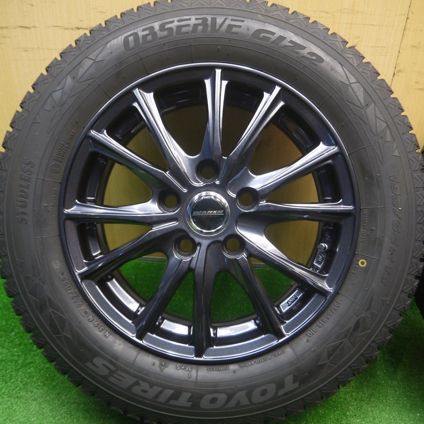 バリ溝！22年！キレイ！9.5分★スタッドレス 195/65R15 トーヨー オブザーブ GIZ2 WAREN ヴァーレン 15インチ PCD114.3/5H★4120204Hス