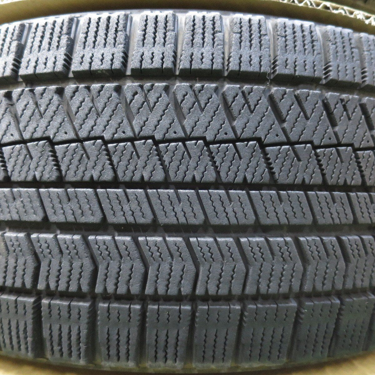 センサー付！バリ溝！8.5分★レクサス ES バージョンL 純正 235/45R18 スタッドレス ブリヂストン ブリザック VRX2 18インチ PCD114.3/5H★4110605イス