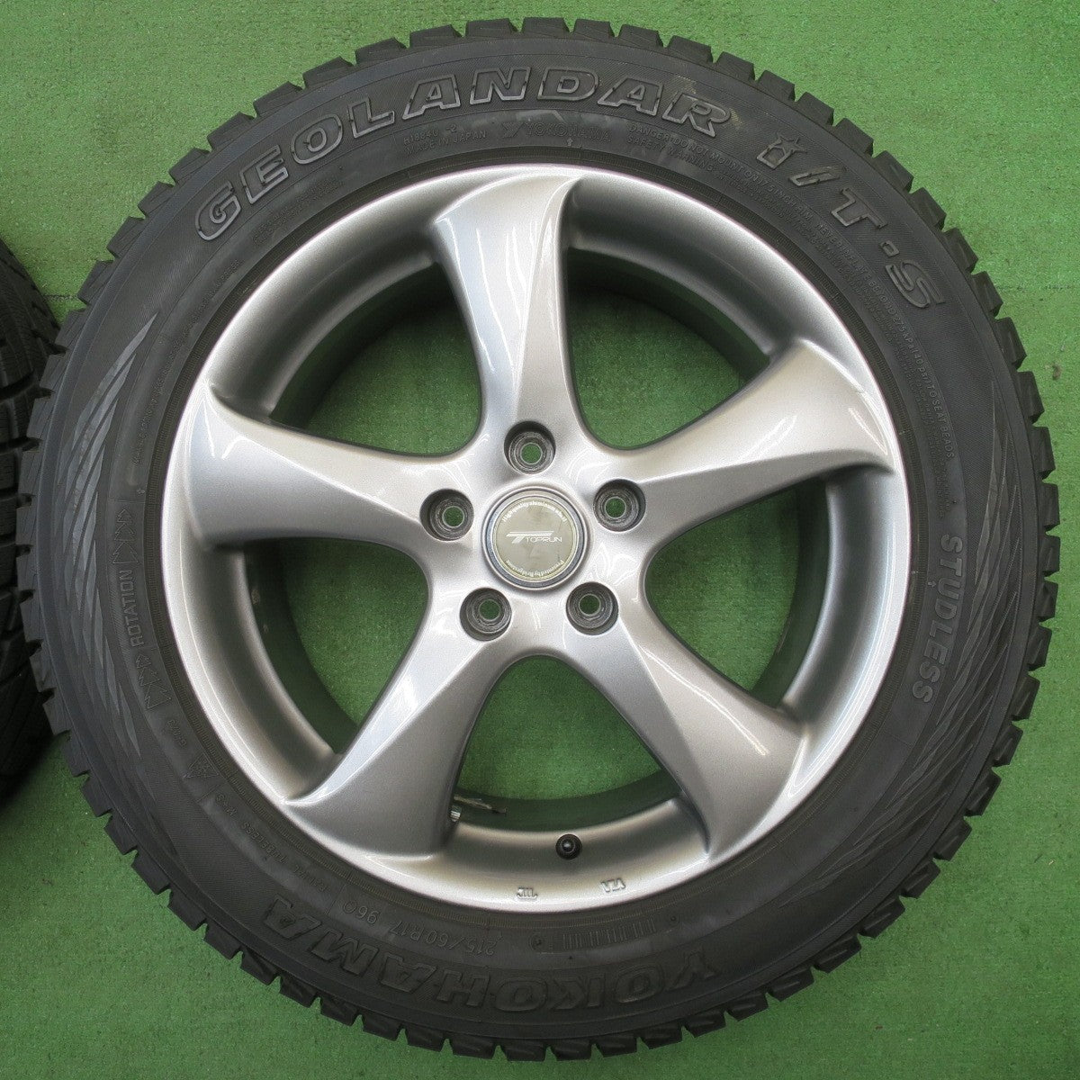 バリ溝！23年！キレイ！9.5分★スタッドレス 215/60R17 ヨコハマ ジオランダー i/T-S TOPRUN トップラン 17インチ PCD114.3/5H★6042703NJス