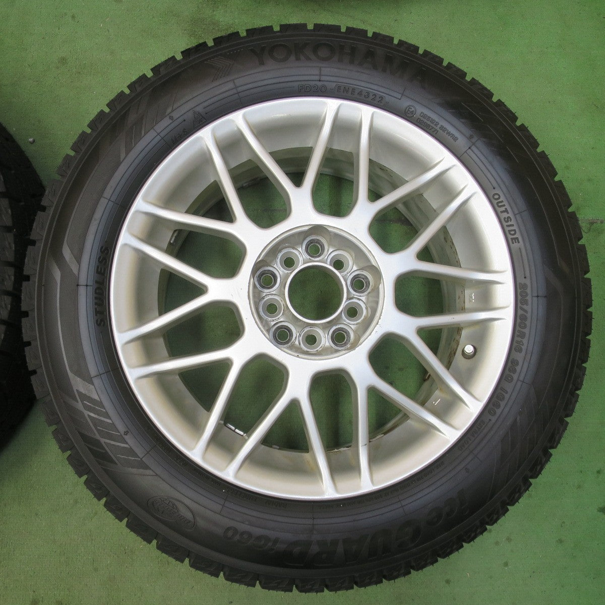 ほぼ未使用！22年★スタッドレス 205/60R16 ヨコハマ アイスガード iG60 社外 アルミ 16インチ PCD100 114.3/5H マルチ★6021709イス