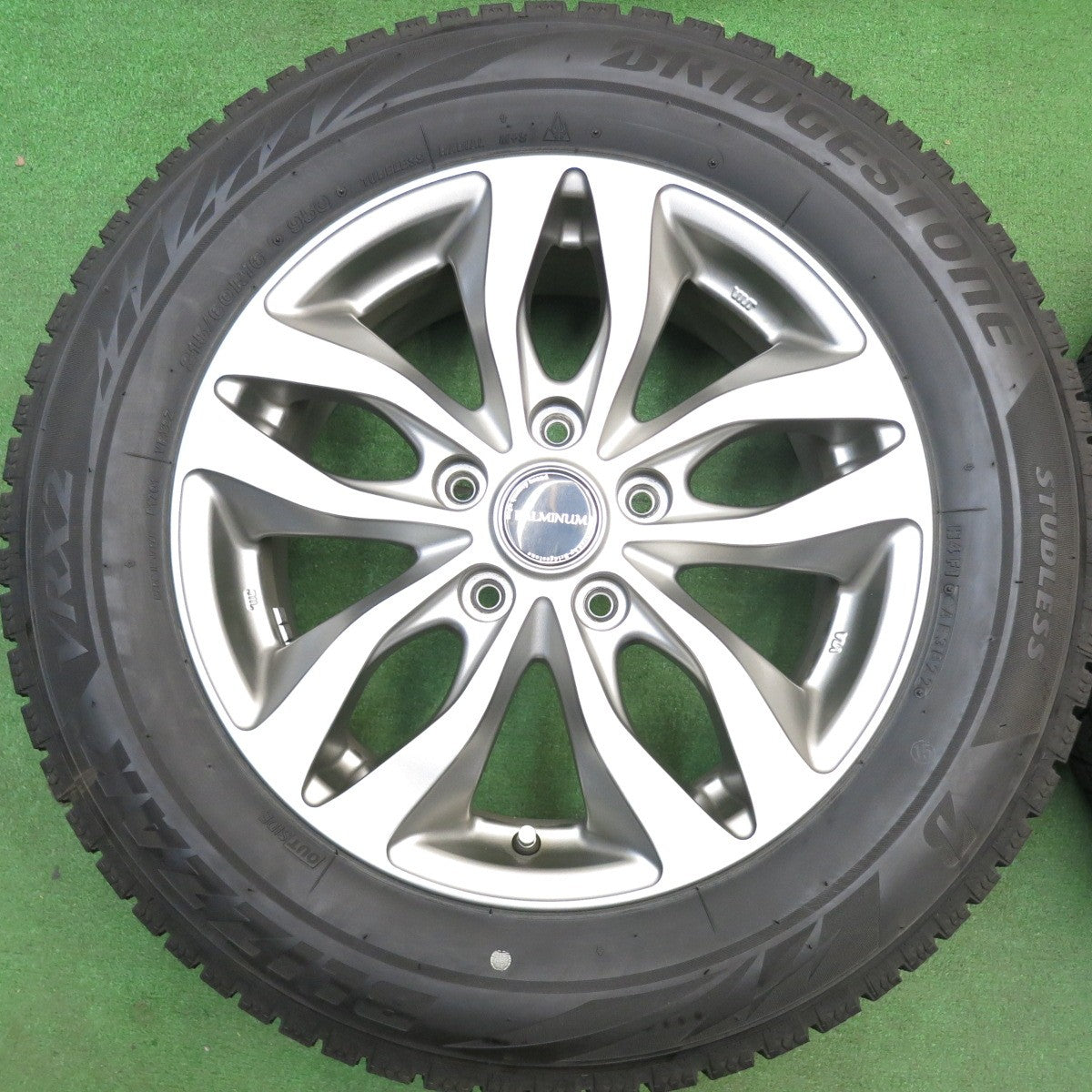 バリ溝！22年！キレイ！9.5分★スタッドレス 215/60R16 ブリヂストン ブリザック VRX2 BALMINUM DS-M バルミナ 16インチ PCD114.3/5H★6041110HAス