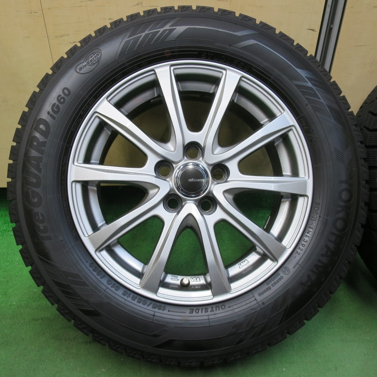 バリ溝！22年！キレイ！9分★プリウス 等 195/65R15 スタッドレス ヨコハマ アイスガード iG60 MiLLOUS ミルアス 15インチ PCD100/5H★5013105イス