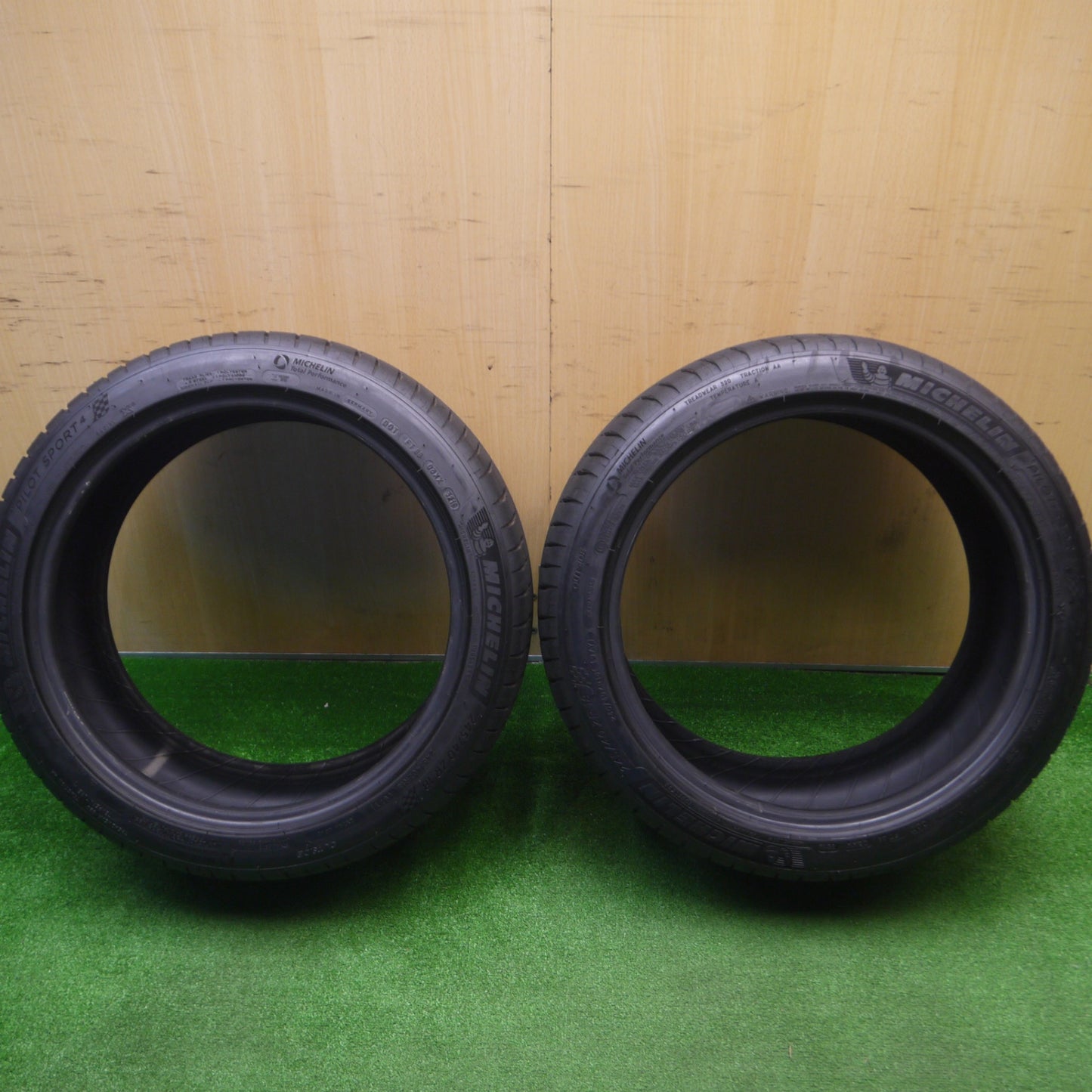 [送料無料] 新車外し！ほぼ未使用★245/40R18 ミシュラン パイロットスポーツ4 タイヤ 18インチ ベンツ アウディ レクサス 等★4092407Hノタ