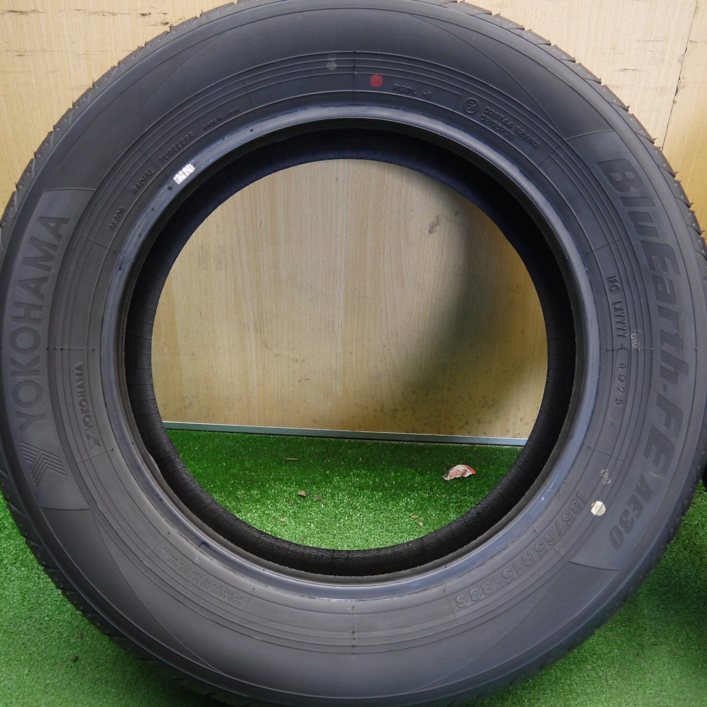 新車外し！25年★185/65R15 ヨコハマ BluEarth-FE AE30 ブルーアース タイヤ 15インチ アクア シエンタ フリード ノート デミオ 等★6050813Hノタ