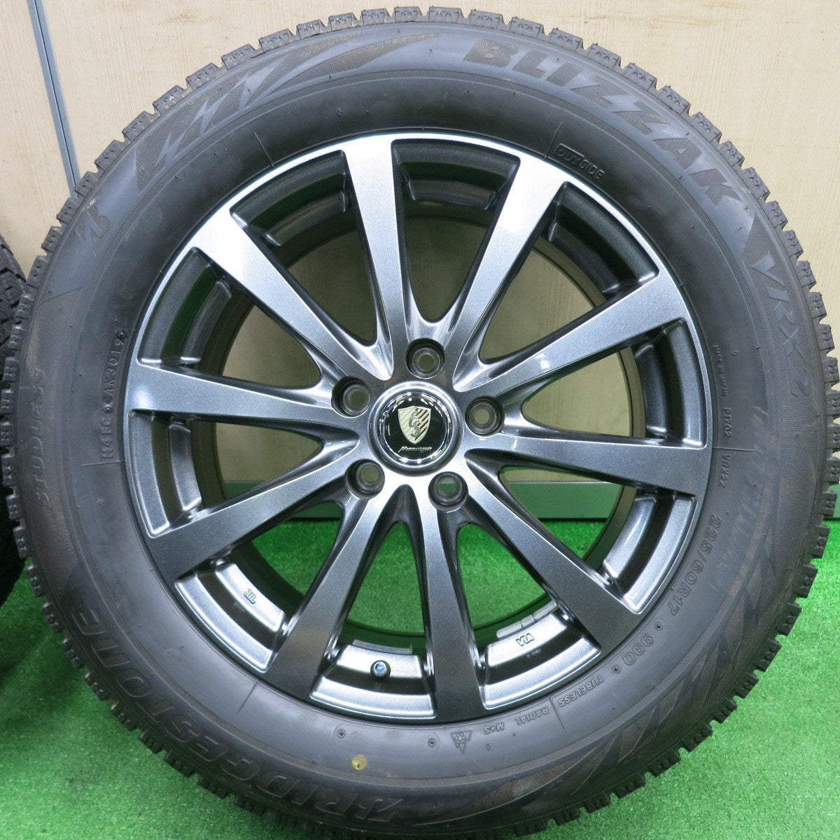 [送料無料] タイヤほぼ未使用！キレイ★スタッドレス 225/60R17 ブリヂストン ブリザック VRX2 MANARAY SPORT マナレイ 17インチ PCD114.3/5H★4112302TNス