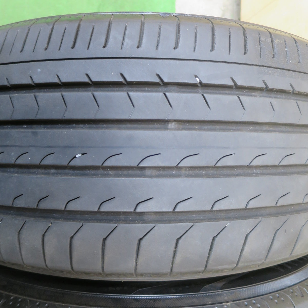 バリ溝！23年！8.5分！2本★235/50R18 ヨコハマ BluEarth-RV RV03 タイヤ 18インチ ブルーアース アルファード ヴェルファイア 等★6032103NGノタ