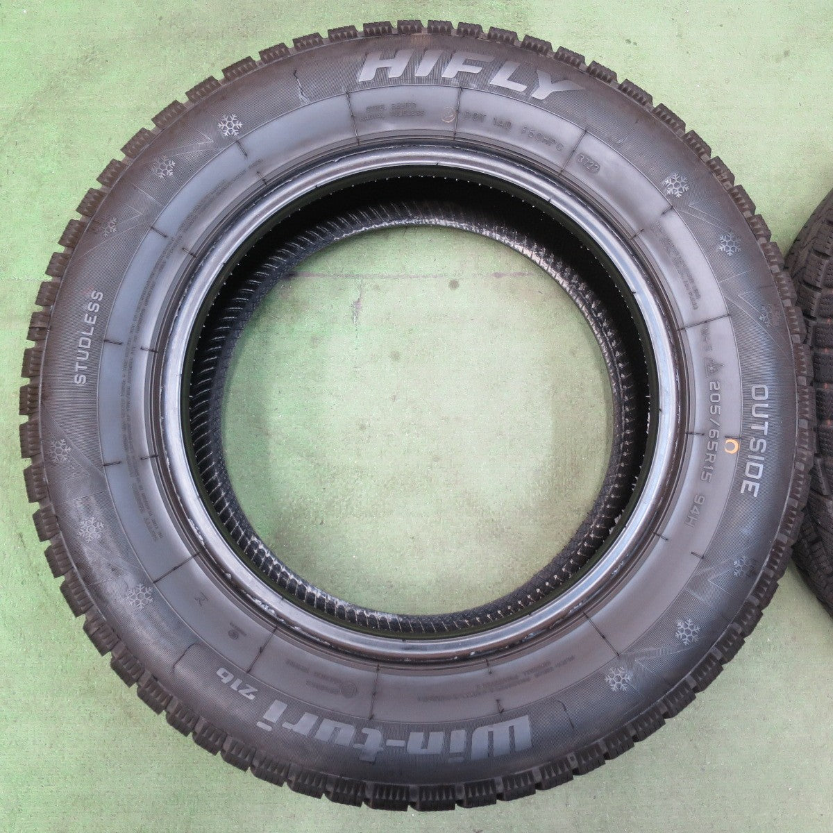 バリ溝！23年！9.5分★スタッドレス 205/65R15 ハイフライ Win-turi 216 タイヤ 15インチ ノア ヴォクシー ステップワゴン 等★5121008イスタ