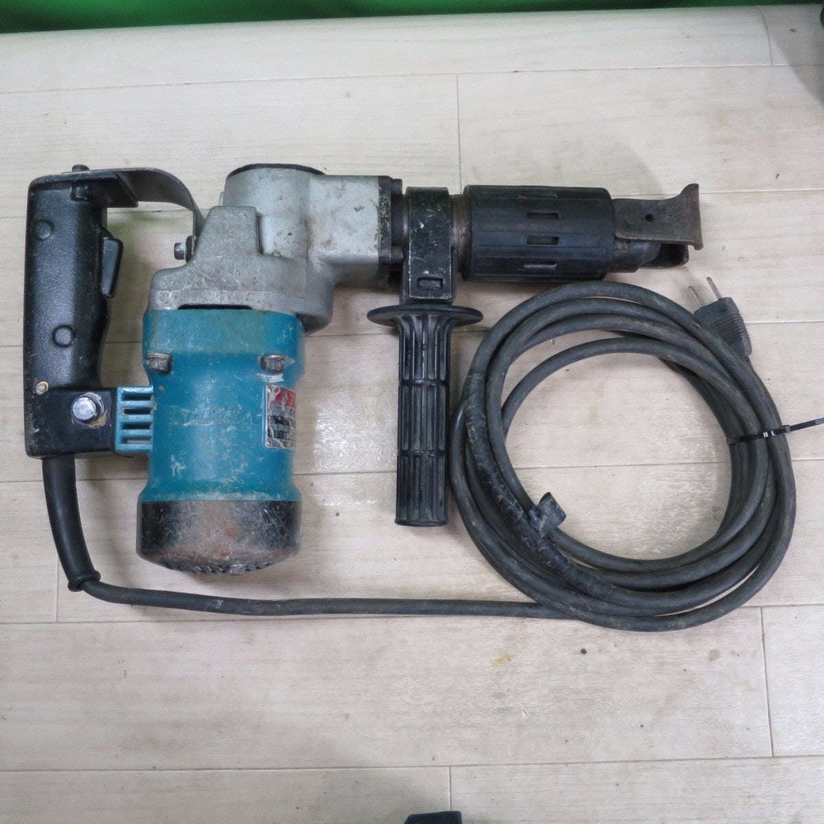 ☆マキタ 電動 ハンマー HM0810 電動 工具 コード式 電気 100V はつり ハツリ makita☆