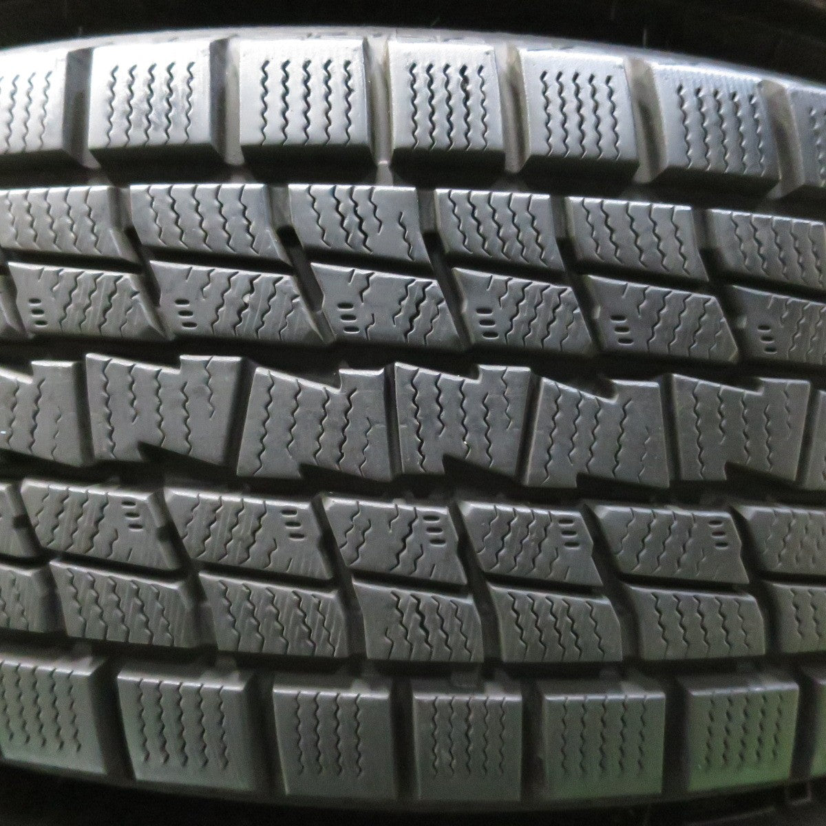 バリ溝！22年！キレイ！9.5分以上★スタッドレス 225/65R17 グッドイヤー アイスナビ SUV D.O.S. DOS 17インチ PCD114.3/5H★5122402イス