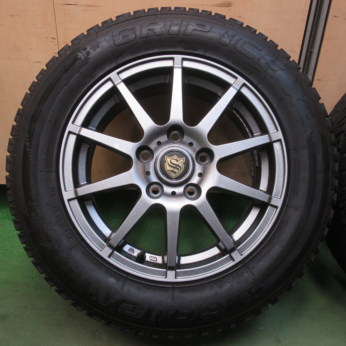 バリ溝！22年！キレイ！8.5分◎スタッドレス 195/65R15 グリップマックス GRIP ICE X 社外 アルミ 15インチ PCD114.3/5H◎6092403イス