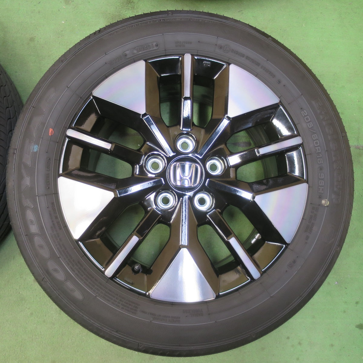 バリ溝！25年！美品！9.5分以上★ホンダ RP ステップワゴン スパーダ 純正 205/60R16 グッドイヤー EfficientGrip 16インチ PCD114.3/5H★6022310イノ
