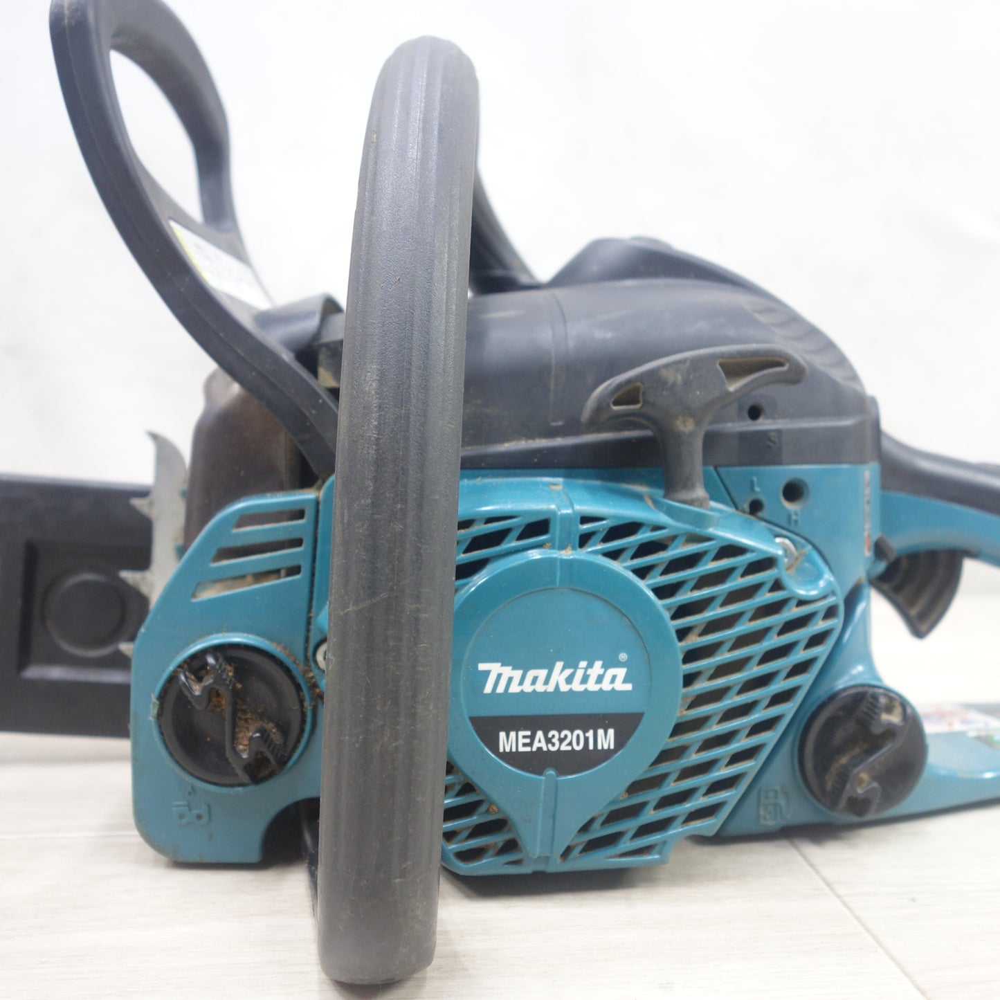[送料無料] ◆マキタ エンジン チェーンソー MEA3201M 切断機 チェンソー 排気量 32.0cm3 makita◆