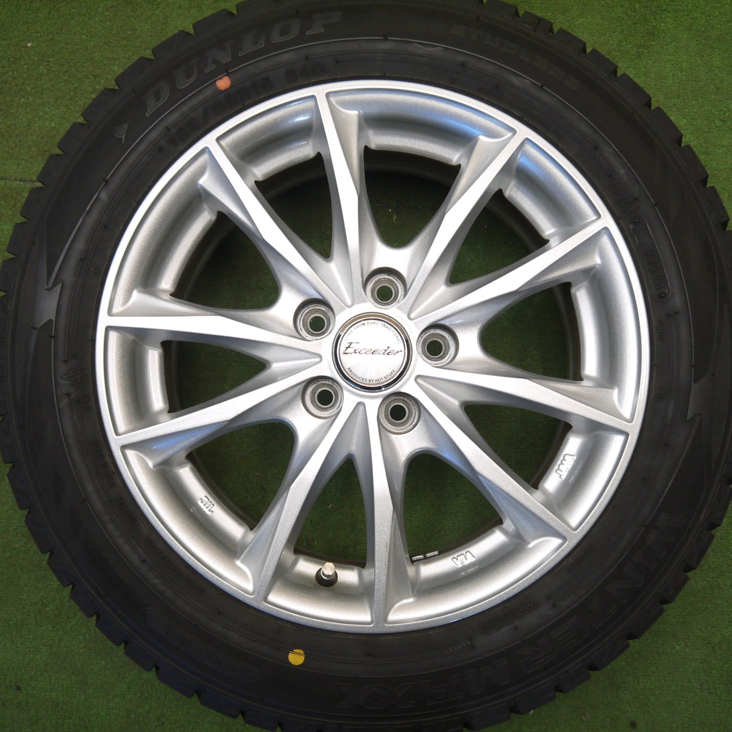 バリ溝！24年！キレイ！ほぼ10分★シエンタ 等 185/60R15 スタッドレス ダンロップ ウインターマックス WM02 Exceeder エクシーダー 15インチ PCD100/5H★6032306Hス