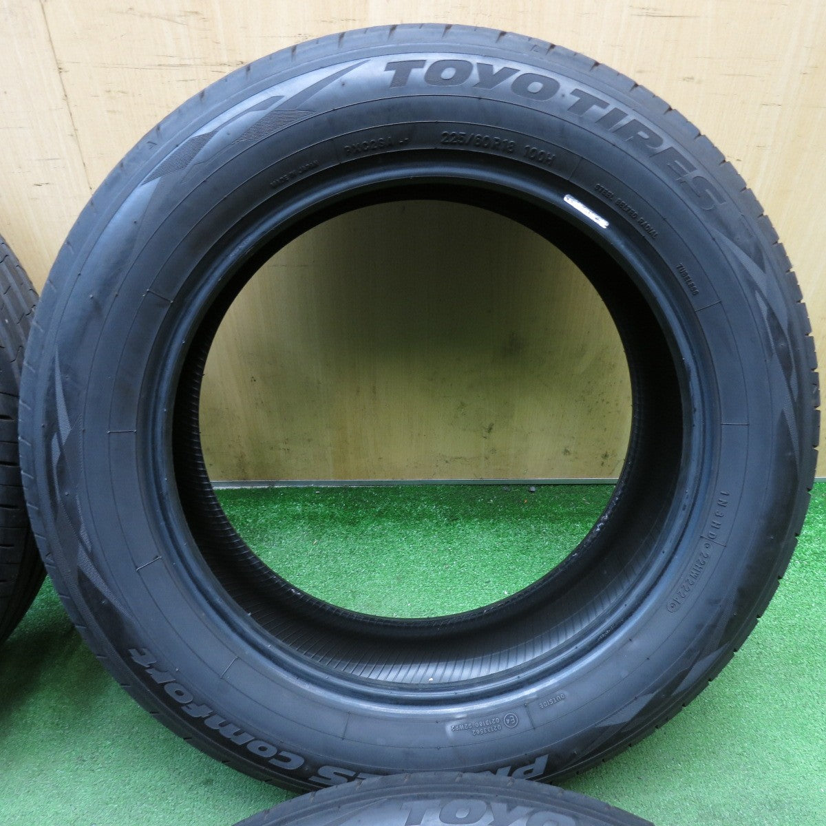 バリ溝！24年！9.5分◎225/60R18 トーヨー プロクセス Comfort コンフォート 18インチ タイヤ 40系 アルファード ハリアー RAV4 等◎6092308KKノタ