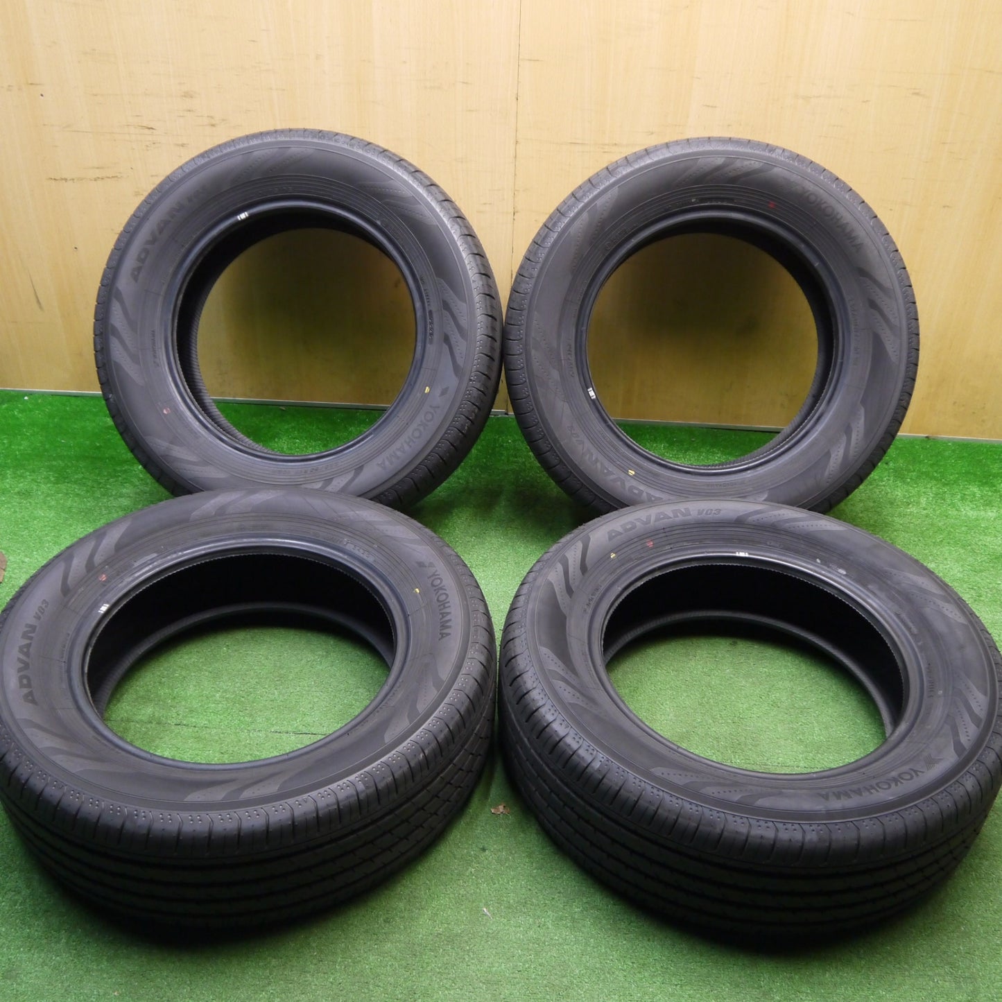 新車外し！25年★225/65R17 ヨコハマ アドバン V03 タイヤ 17インチ 40系 アルファード ヴェルファイア 等★5112509Hノタ