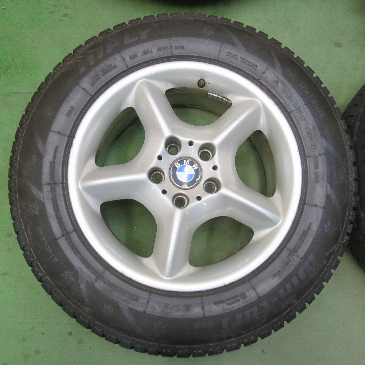 バリ溝！9分★BMW X5 純正 235/65R17 スタッドレス ハイフライ Win-turi 212 17インチ PCD120/5H★6032308イス