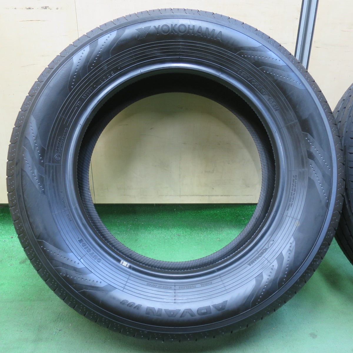 新車外し！25年★225/65R17 ヨコハマ アドバン V03 タイヤ 17インチ 40系 アルファード RAV4 ハリアー CX-5 エクストレイル 等★6011710イノタ
