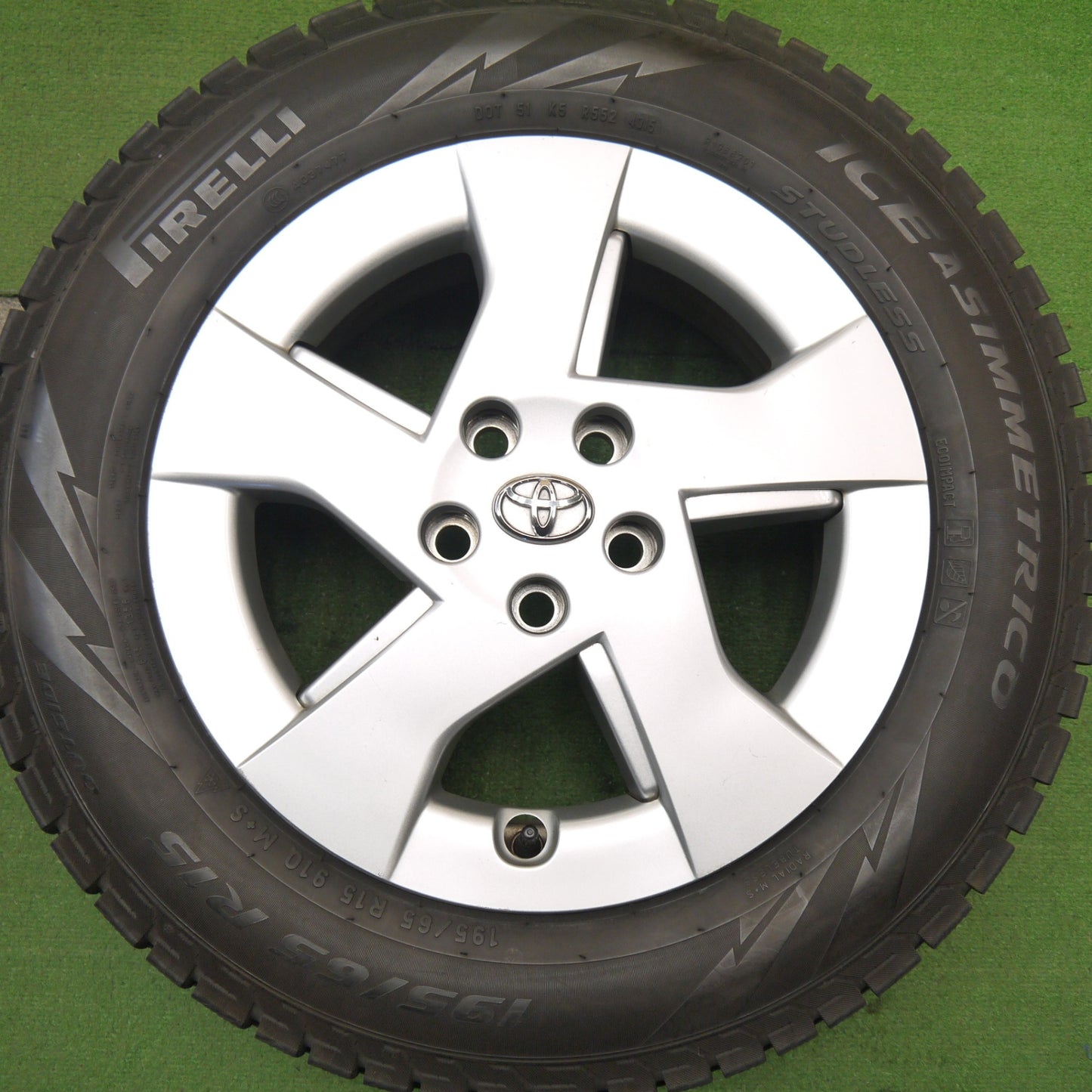 4本価格★トヨタ 30系 プリウス 純正 195/65R15 スタッドレス ピレリ アイスアシンメトリコ 15インチ PCD100/5H★5052105Hス