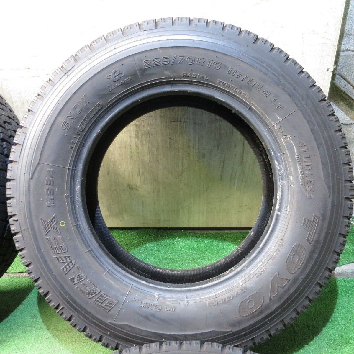 バリ溝！8.5分★トラック タイヤ 225/70R16 117/115N スタッドレス トーヨー デルベックス M934 16インチ★4041904クスタ