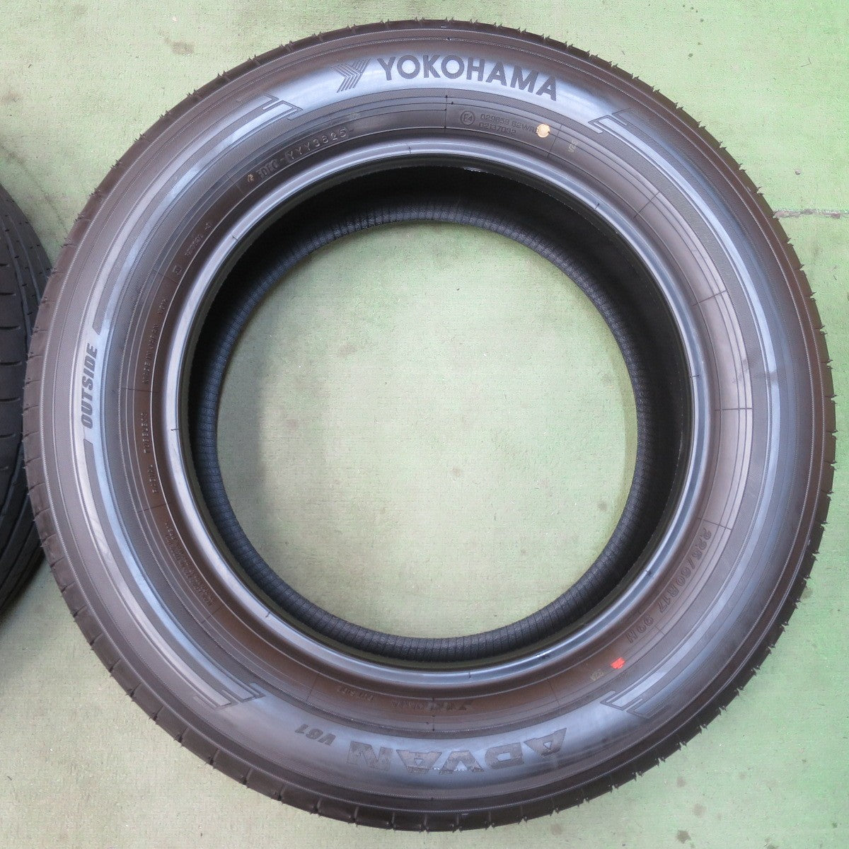 新車外し！25年★225/60R17 ヨコハマ アドバン V61 V61H タイヤ 17インチ レクサス LBX アルファード ヴェルファイア 等★6032403イノタ
