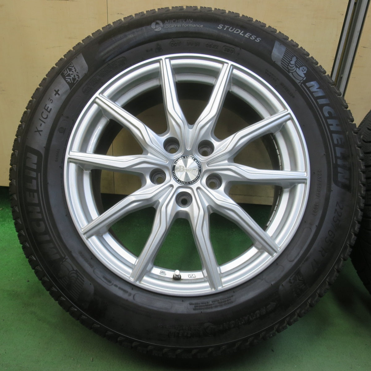 バリ溝！8.5分◎スタッドレス 225/65R17 ミシュラン X-ICE3+ B-win 社外 アルミ 17インチ PCD114.3/5H◎6070603イス