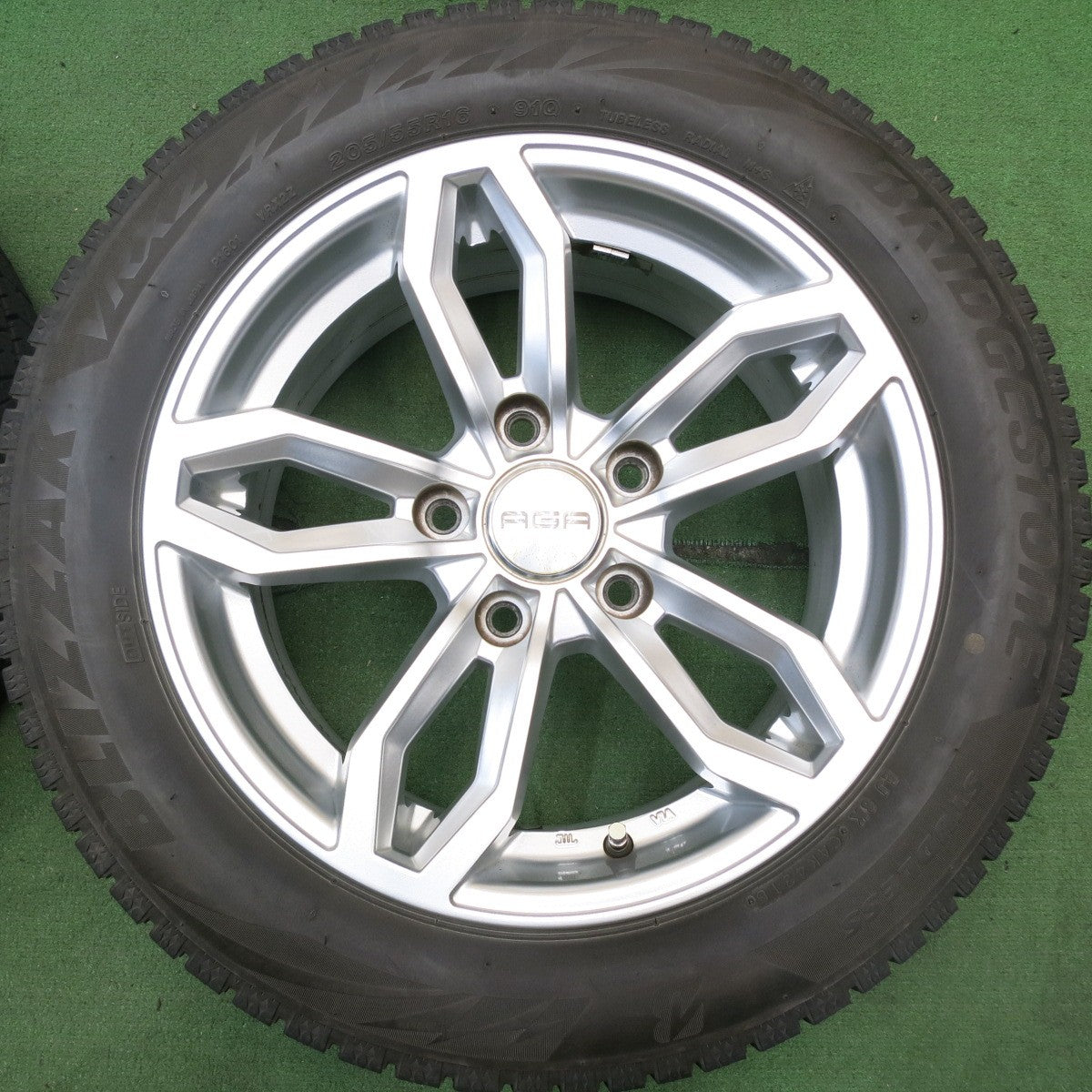 バリ溝！キレイ！8.5分★BMW 等 AGA Welt 205/55R16 スタッドレス ブリヂストン ブリザック VRX2 16インチ ヴェルト PCD120/5H★5071302HAス