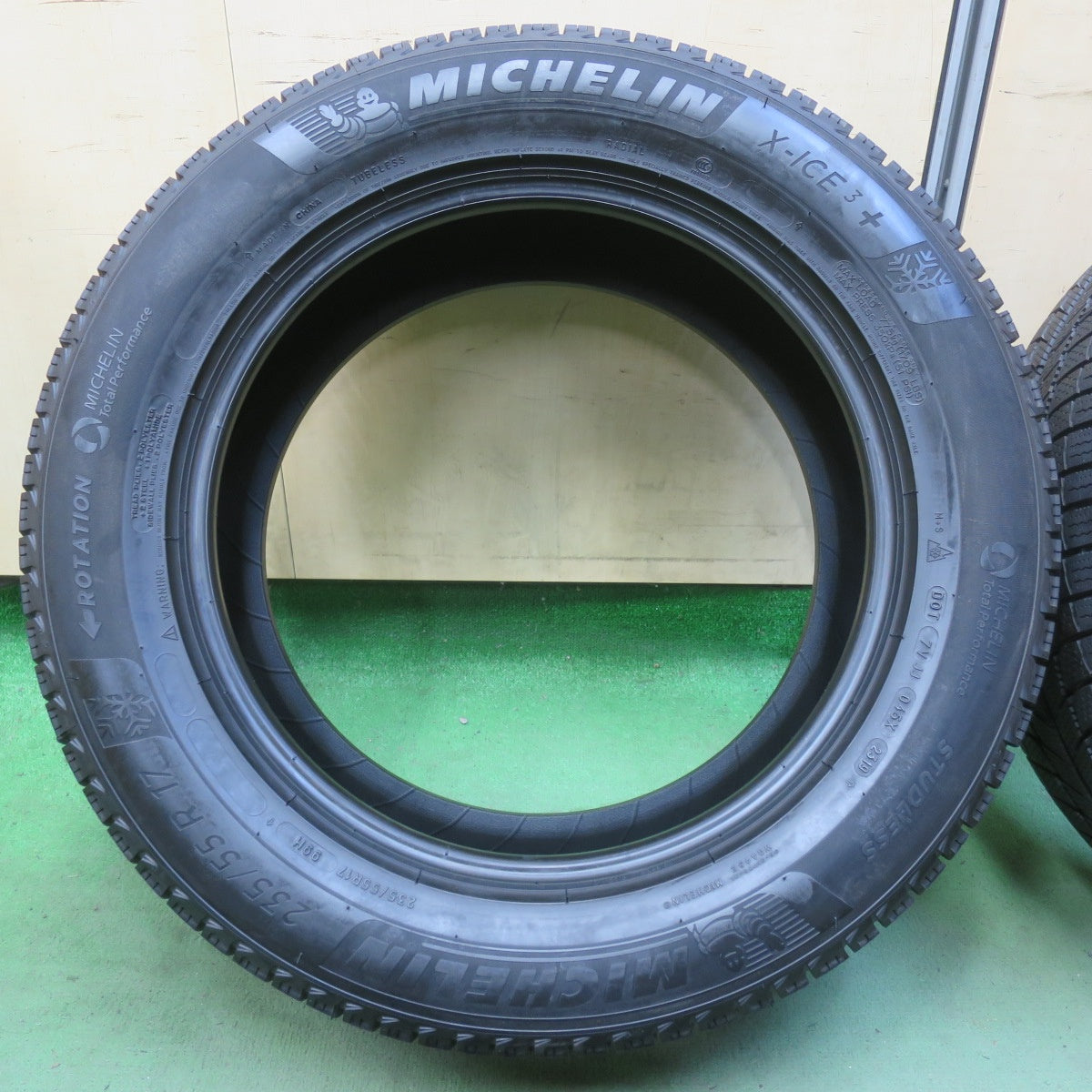 未使用★スタッドレス 235/55R17 ミシュラン X-ICE3+ タイヤ 17インチ ボルボ V60 XC60 BMW 5シリーズ 等★6052308イスタ