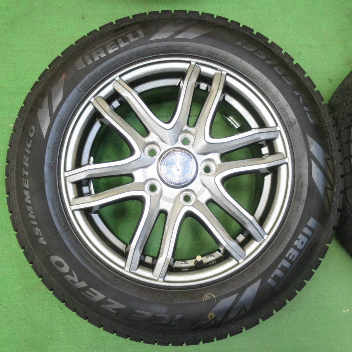 [送料無料] バリ溝！22年！キレイ！ほぼ10分★スタッドレス 195/65R15 ピレリ アイスゼロ アシンメトリコ SG-E 15インチ PCD114.3/5H★4093017イス