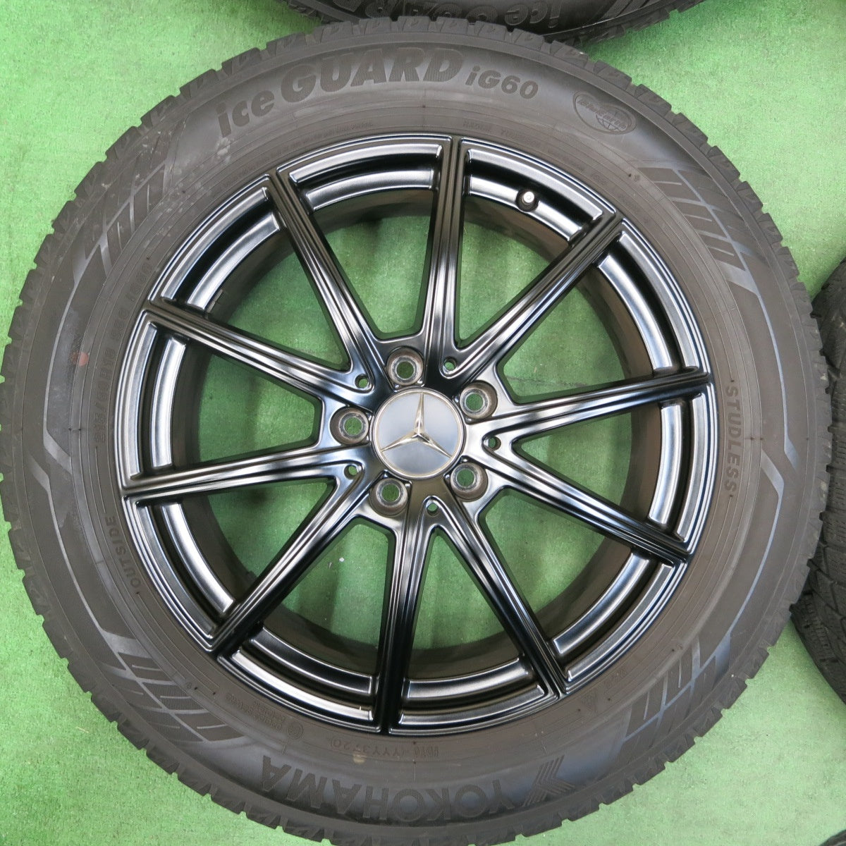[送料無料] バリ溝！20年！キレイ！8.5分★ベンツ X247 GLB 純正 215/60R18 スタッドレス ヨコハマ アイスガード iG60 18インチ PCD112/5H★4110809SYス