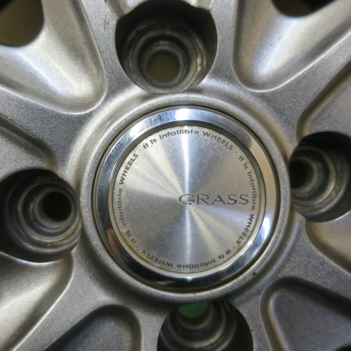バリ溝！22年！8.5分★スタッドレス 155/80R13 ヨコハマ アイスガード iG60 GRASS グラス 13インチ PCD100/4H★6042802イス
