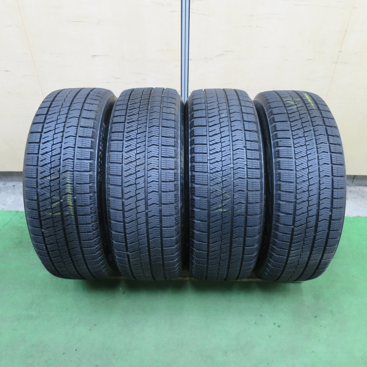 バリ溝！キレイ！9.5分★スタッドレス 225/60R17 ブリヂストン ブリザック VRX2 ECO FORME エコフォルム 17インチ PCD114.3/5H★6022108TTス