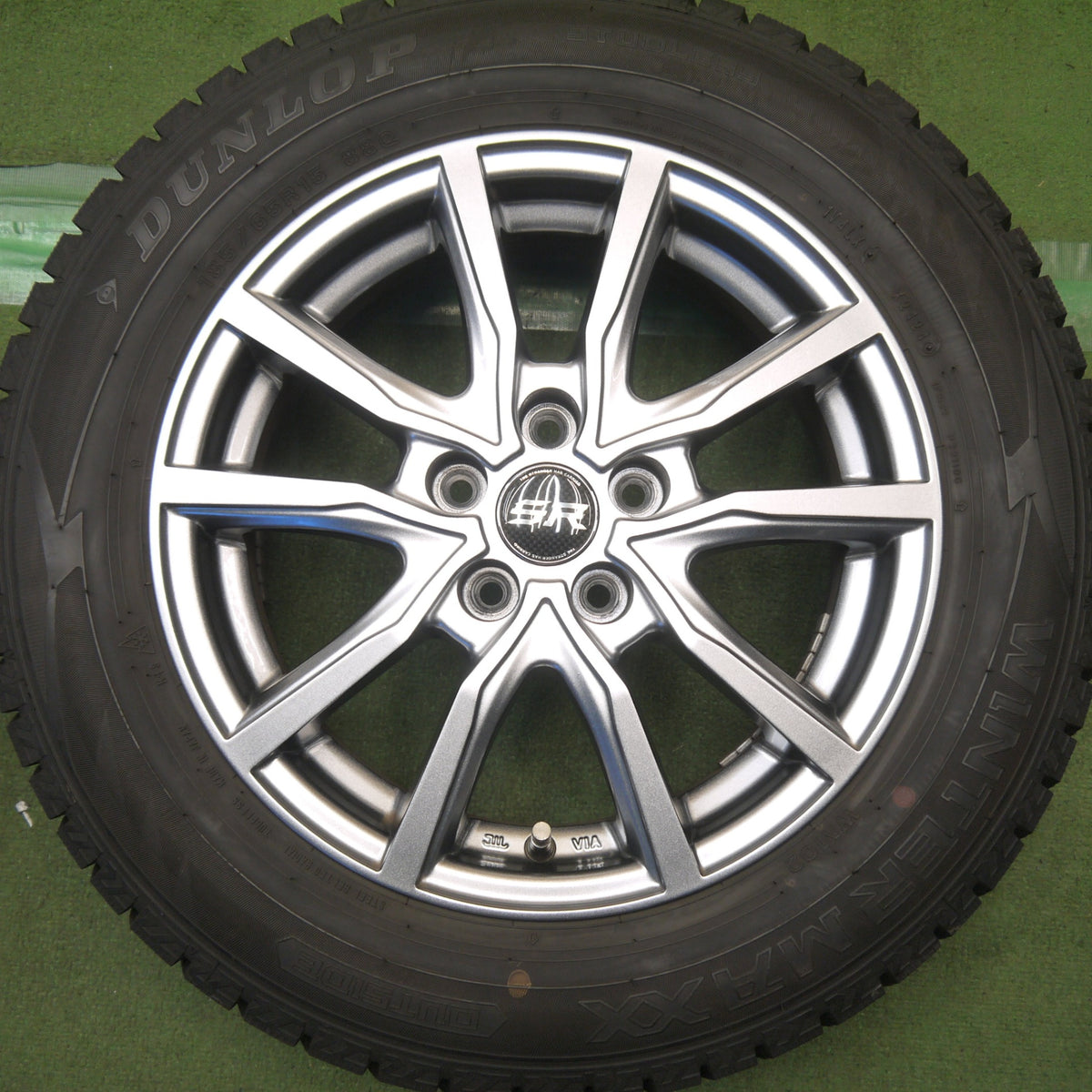 バリ溝！24年！キレイ！9.5分◎シエンタ 等 185/65R15 スタッドレス ダンロップ ウインターマックス WM02 STRANGER ストレンジャー 15インチ PCD100/5H◎6100901Hス