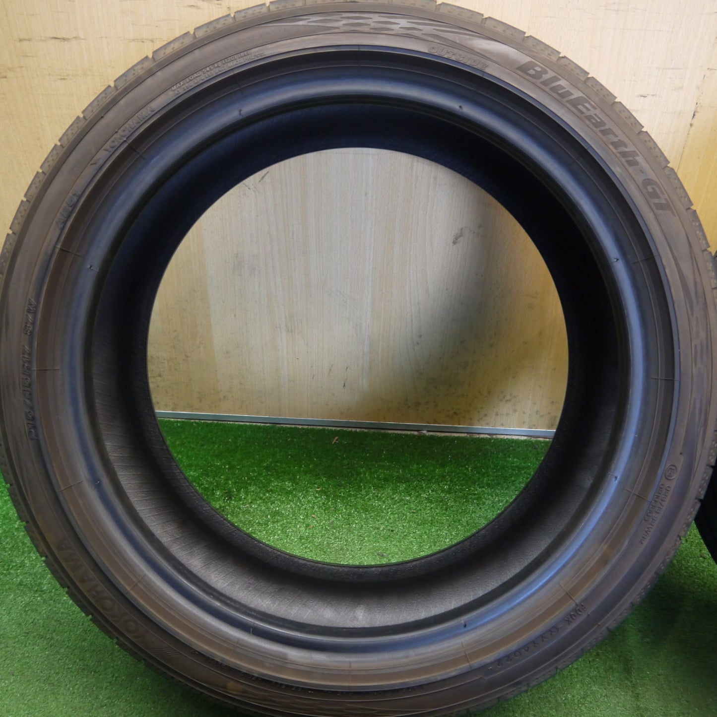 バリ溝！22年！9.5分★215/45R17 ヨコハマ BluEarth-GT AE51 タイヤ ブルーアース プリウス ヴィッツ BRZ 86 カローラ 等★6061504Hノタ