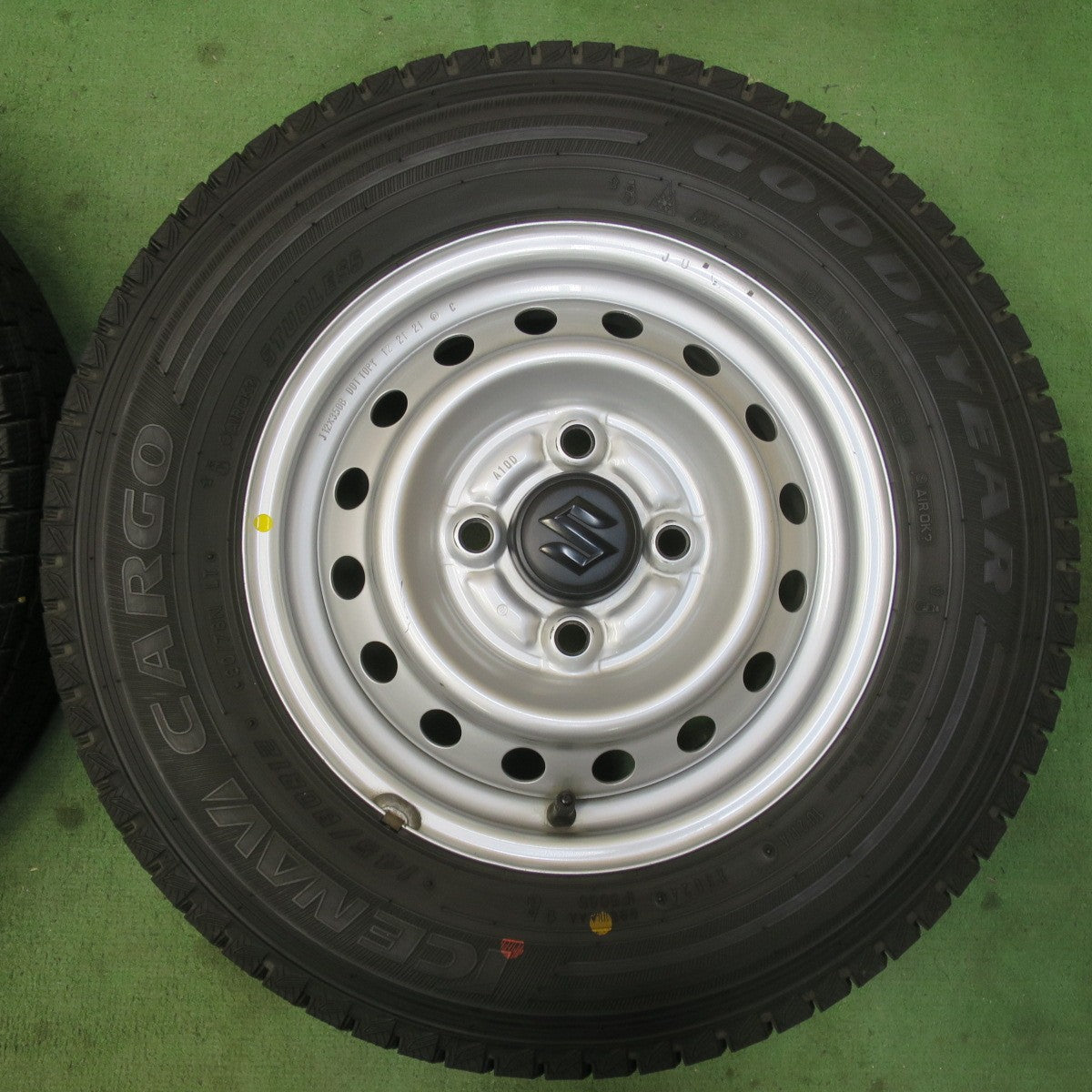 バリ溝！24年！キレイ！9.5分★スズキ キャリイ 純正 スチール 145/80R12 80/78N スタッドレス グッドイヤー アイスナビ CARGO カーゴ 12インチ PCD100/4H★6021309イス