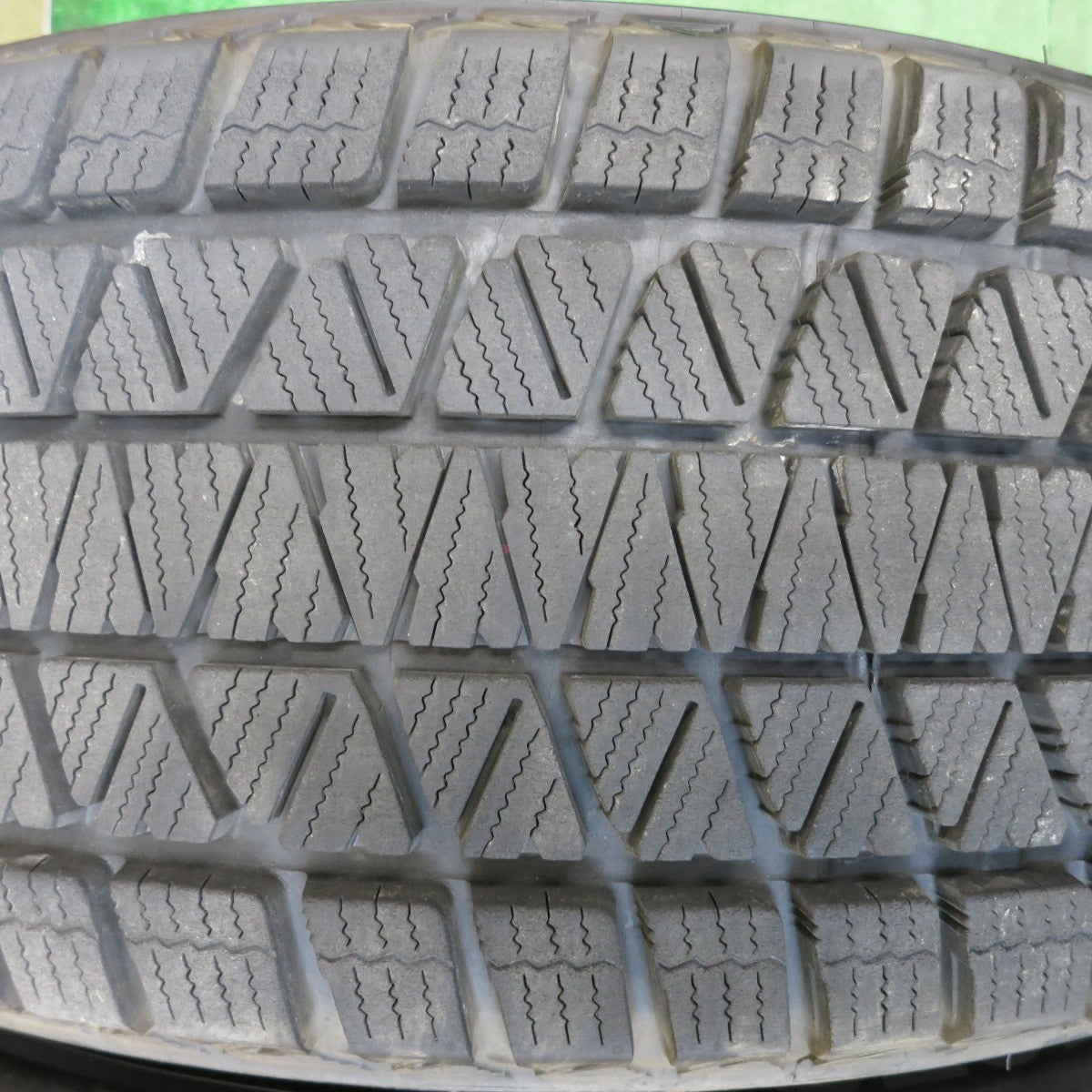 バリ溝！22年！キレイ！9.5分◎スタッドレス 235/60R18 ブリヂストン ブリザック DM-V3 ESTROSA エステローザ 18インチ PCD114.3/5H◎6081412HAス