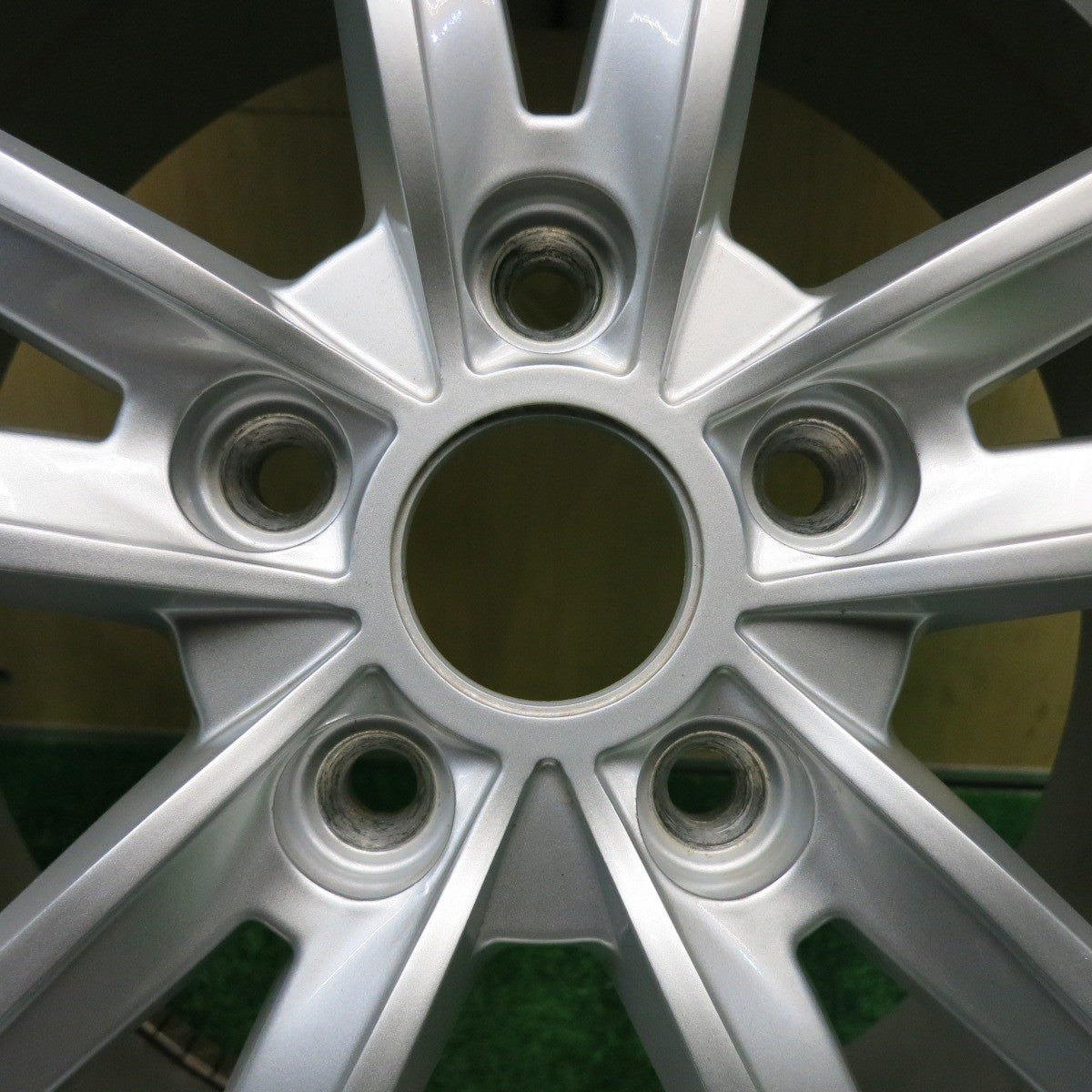 バリ溝！8.5分★MINI ミニ クラブマン 等 AGA Welt 205/55R16 スタッドレス ブリヂストン ブリザック VRX2 16インチ PCD112/5H★5110815HAス