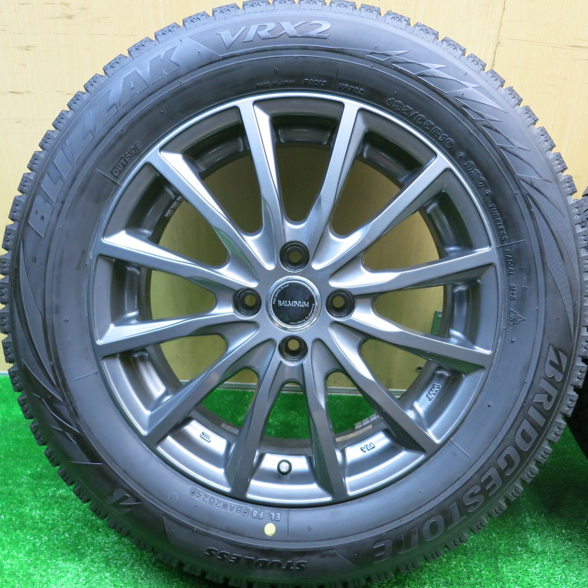 バリ溝！24年！キレイ！9.5分★スタッドレス 195/65R16 ブリヂストン ブリザック VRX2 BALMINUM バルミナ 16インチ PCD100/4H★5100902HAス