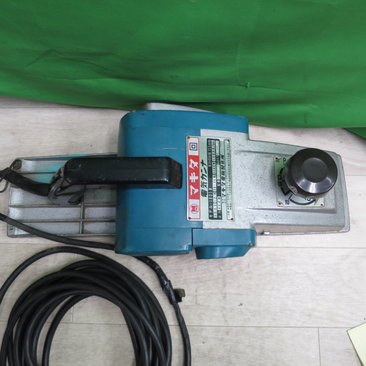 [送料無料] ☆makita マキタ 電気カンナ 1805B 有線 電動工具  研削 研磨機 DIY 電動工具 大工道具 電気かんな DIY☆