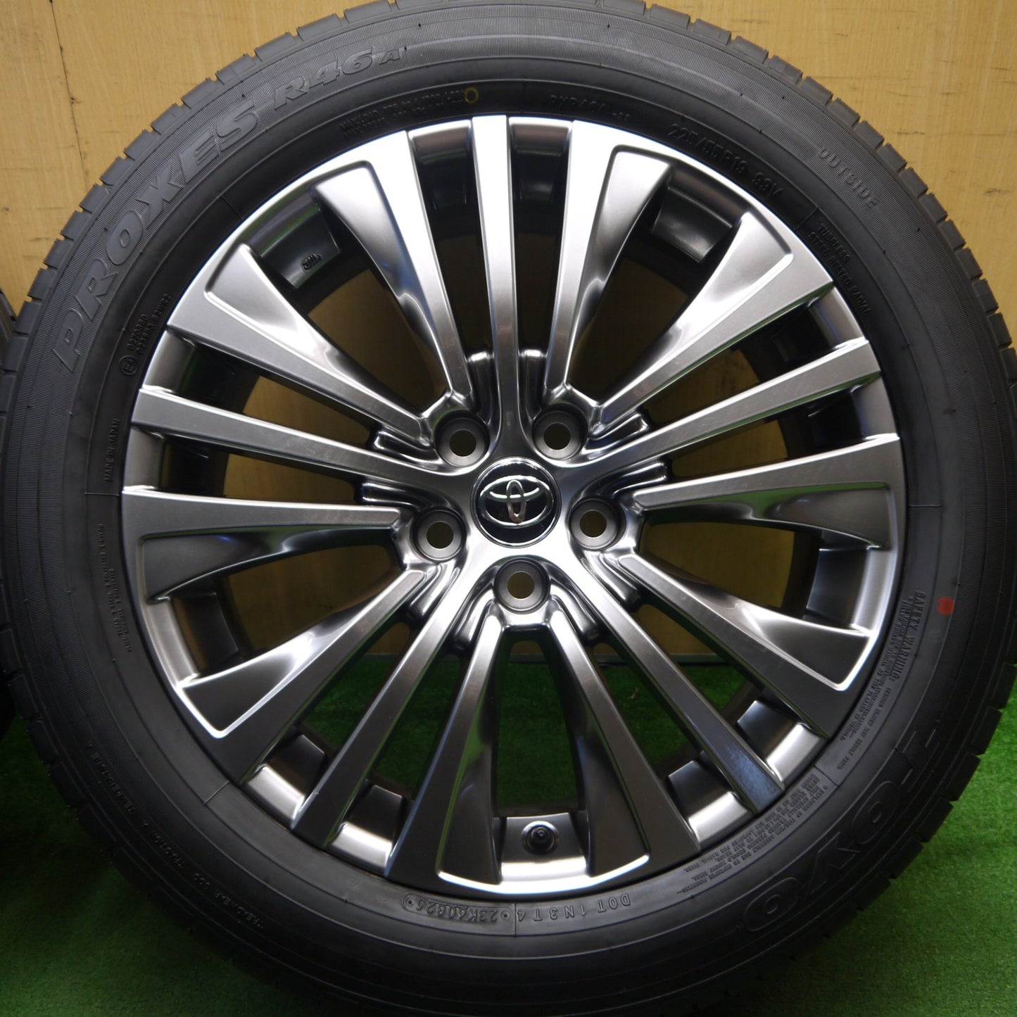 新車外し！25年★トヨタ 80系 ハリアー Zグレード 純正 225/55R19 トーヨー プロクセス R46A 19インチ PCD114.3/5H★5051308Hノ