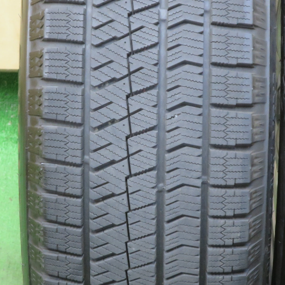 バリ溝！キレイ！9.5分★スタッドレス 215/60R16 ブリヂストン ブリザック VRX2 STRANGER ストレンジャー 16インチ PCD114.3/5H★5112801TTス