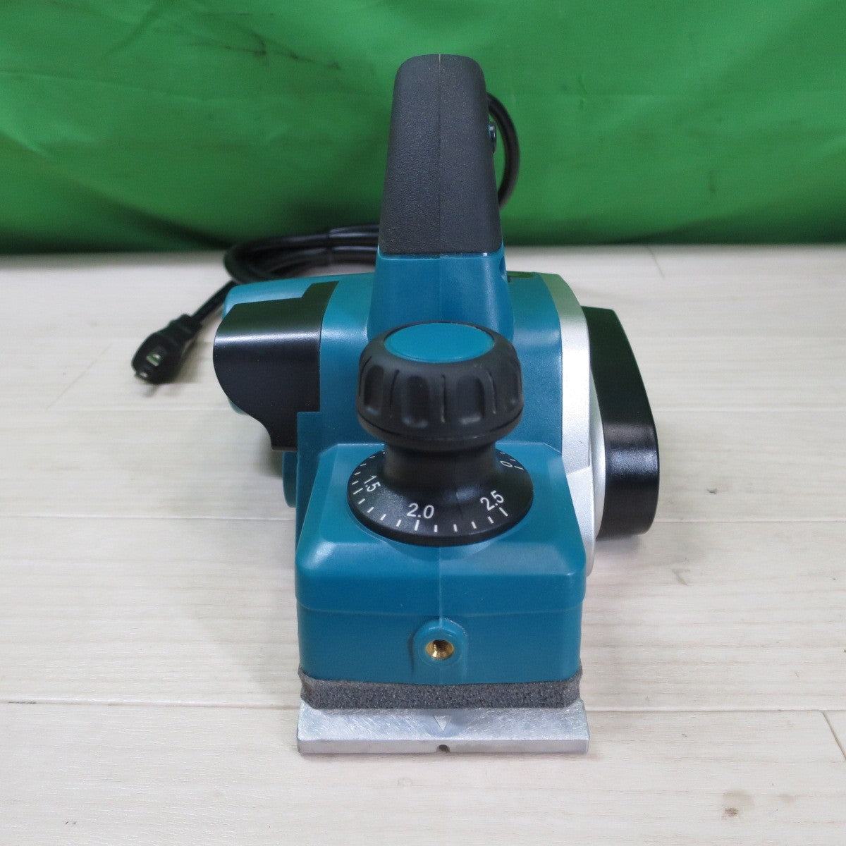 [送料無料] キレイ！付属品付き☆マキタ 82mm カンナ KP0800A 電動 工具 かんな 鉋 makita コード式 切削☆