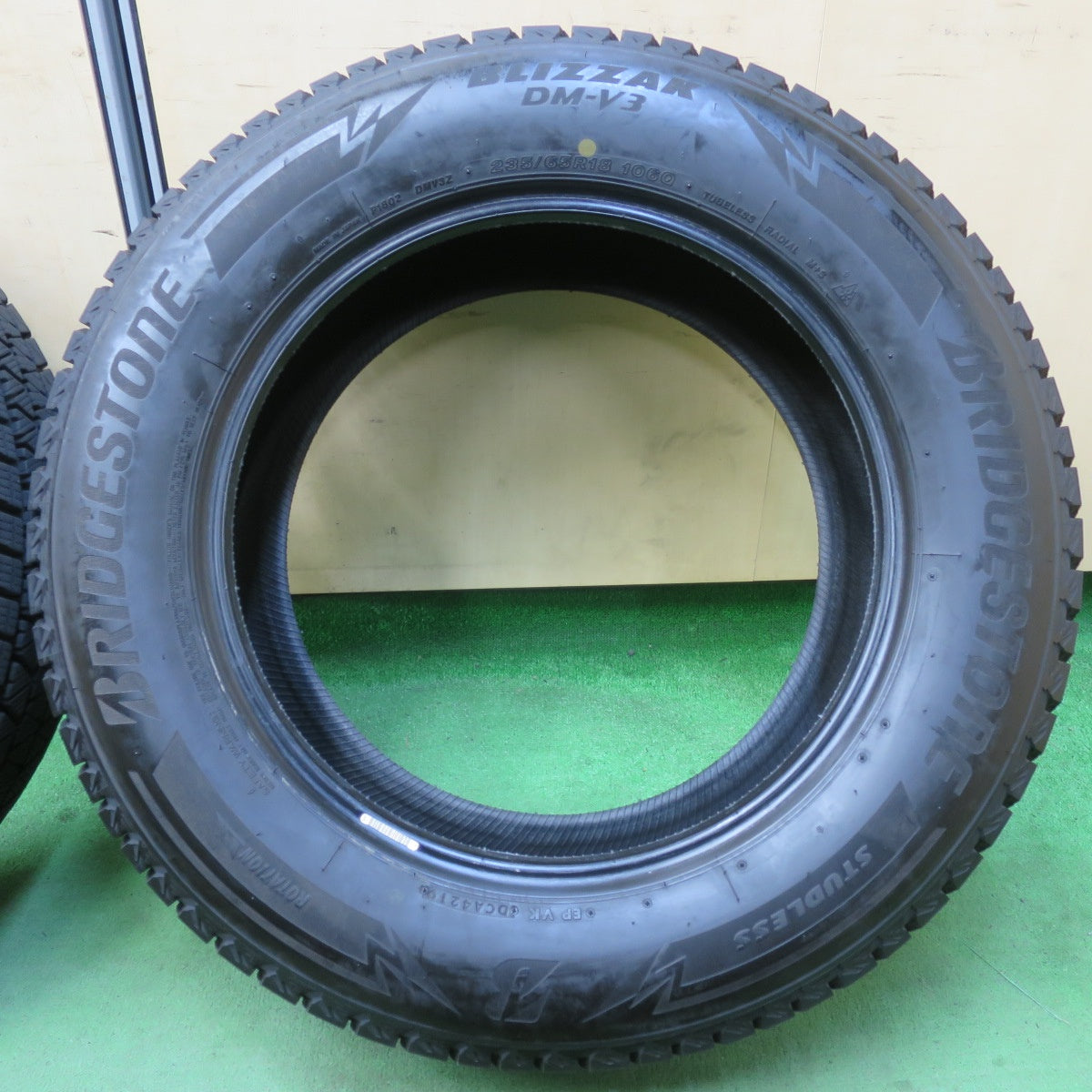 [送料無料] バリ溝！9.5分★スタッドレス 235/65R18 ブリヂストン ブリザック DM-V3 タイヤ 18インチ レクサス RX ムラーノ 等★5032802イスタ