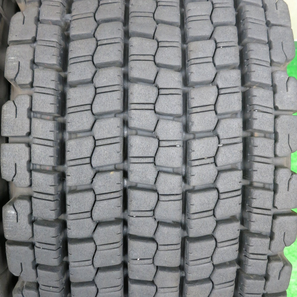 *送料無料* 2本価格！23年★トラック タイヤ 265/70R19.5 140/138J スタッドレス ブリヂストン W900 19.5インチ★4072309HAスタ