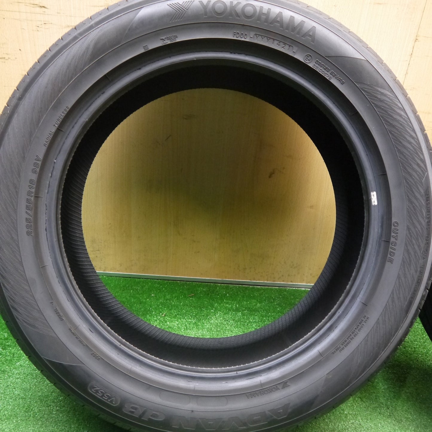 バリ溝！9.5分！2本★225/55R18 ヨコハマ アドバン dB V552 タイヤ 18インチ ZR-V エルグランド XV フォレスター アウトランダー 等★6010707Hノタ